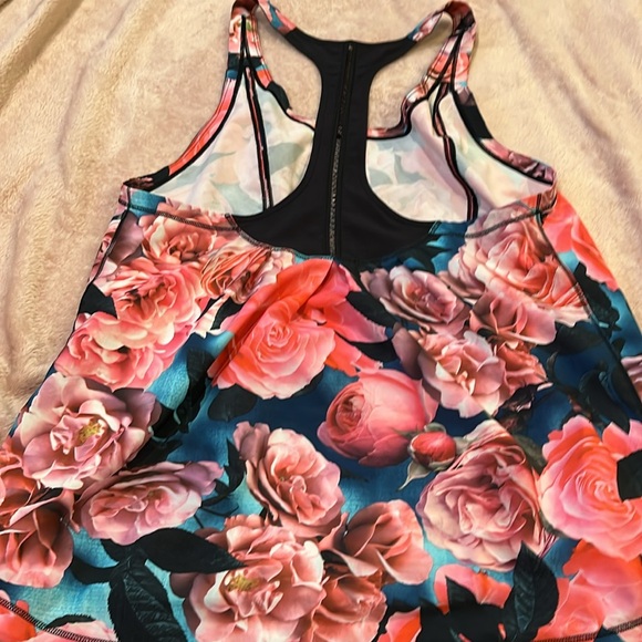 Lululemon floral race back size 8 - Picture 2 of 2